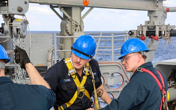 USS Iwo Jima RAM Launcher Loading