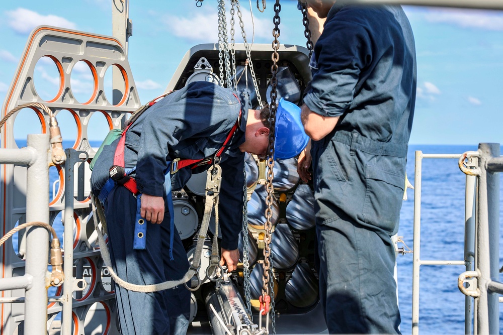 USS Iwo Jima RAM Launcher Loading