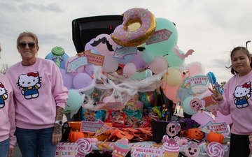 Soldiers Participate in Trunk or Treat