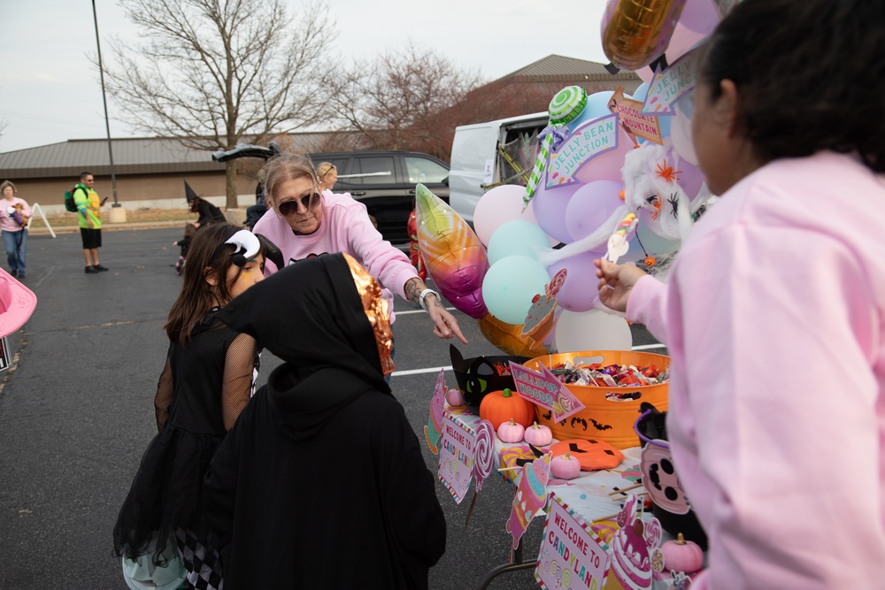 Soldiers Participate in Trunk or Treat