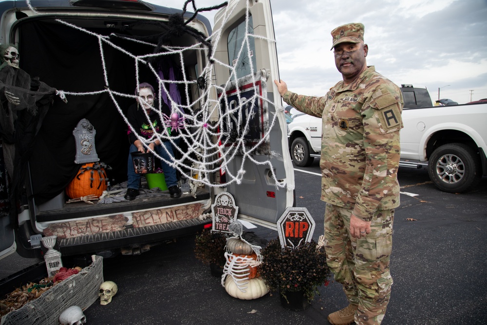 Soldiers Participate in Trunk or Treat