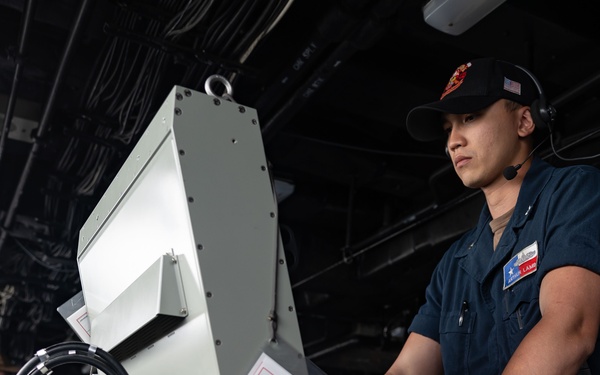 USS San Antonio (LPD 17) leaves port