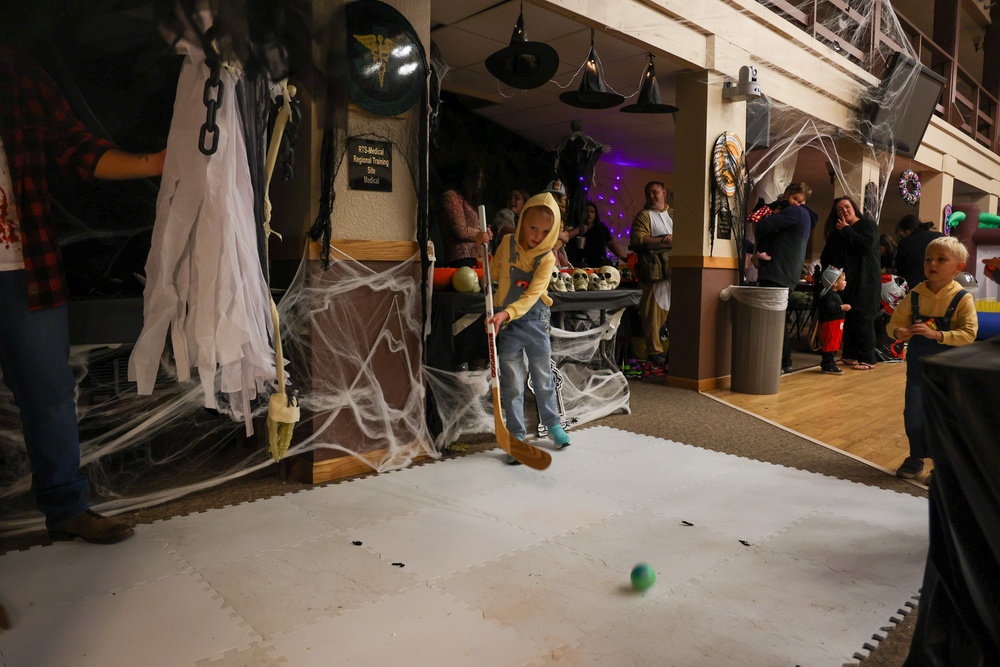 Soldiers and Families Enjoy Fall Fest