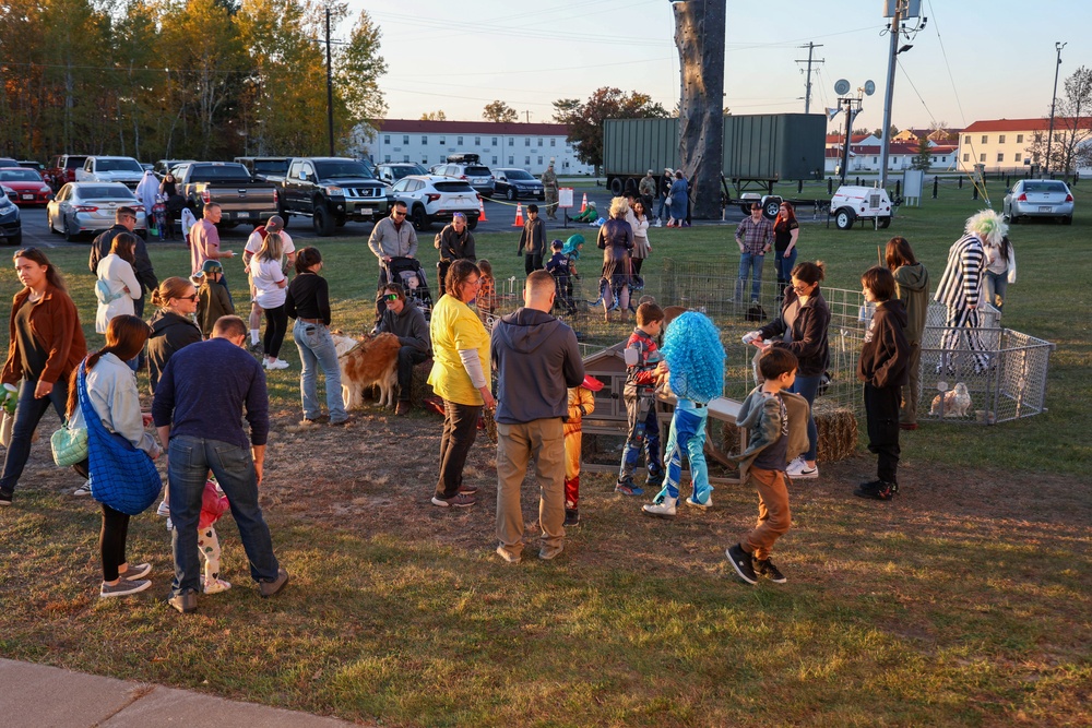 Soldiers and Families Enjoy Fall Fest