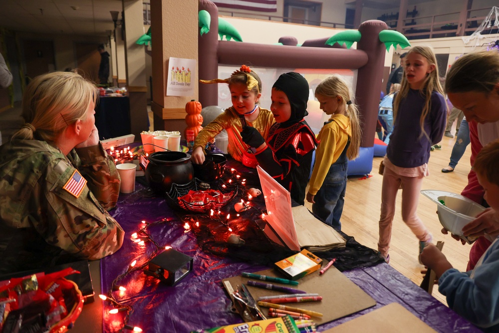 Soldiers and Families Enjoy Fall Fest