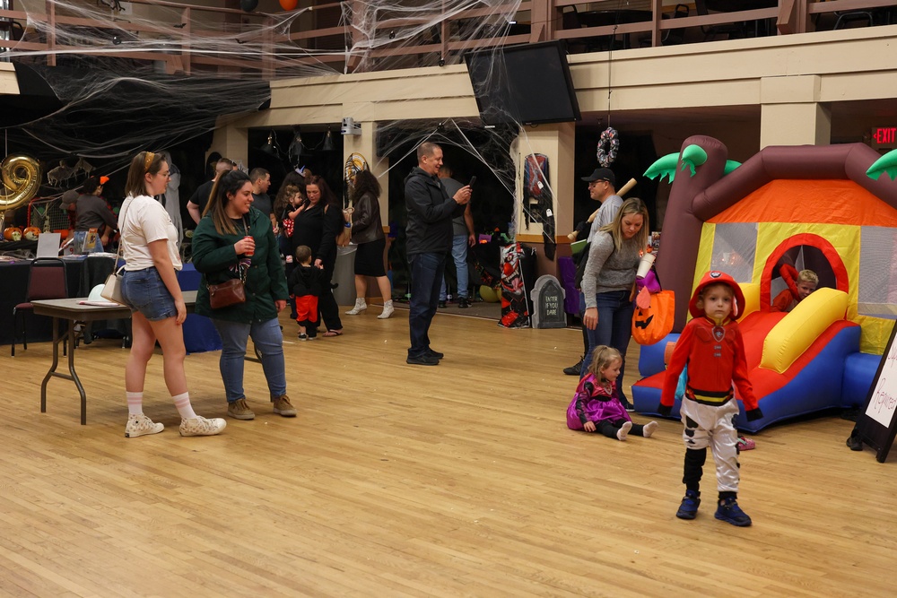 Soldiers and Families Enjoy Fall Fest