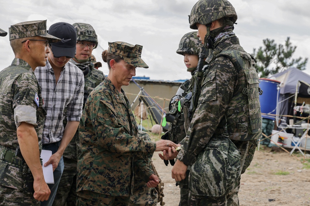 MARFORK and ROKMC 1st MarDiv Commanders conduct KMEP battlefield circulation