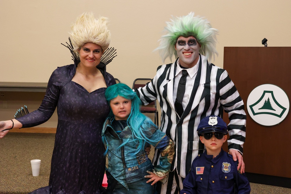 Soldiers and Families Enjoy Fall Fest