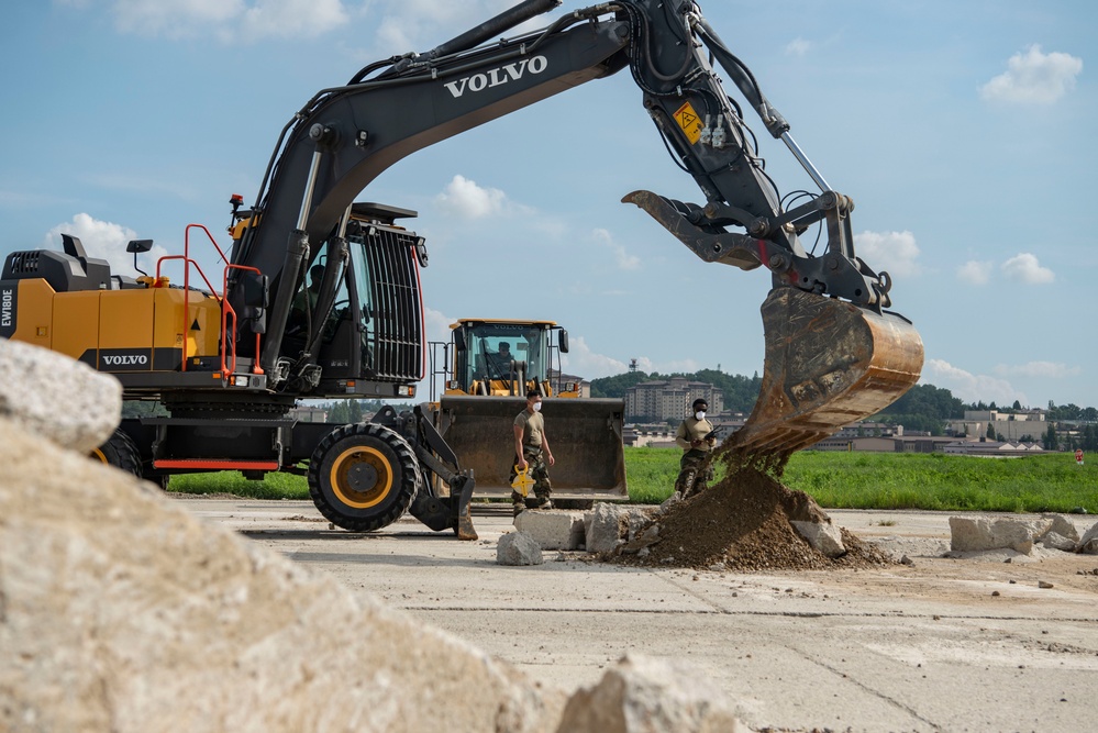 51st CES Airmen demonstrate Rapid Airfield Damage Repair during Ulchi Freedom Shield 25