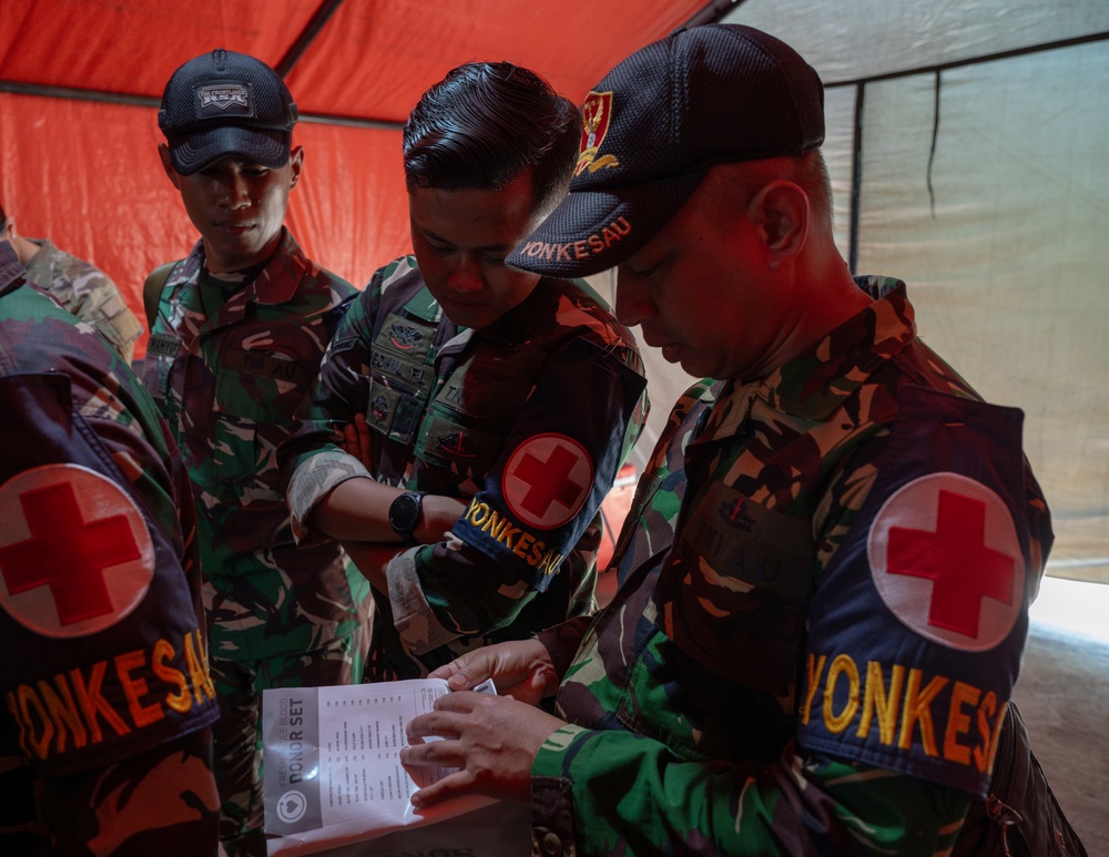 U.S. Army Trains on Blood Transfusion Techniques During Super Garuda Shield