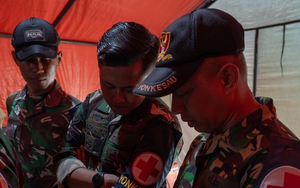 U.S. Army Trains on Blood Transfusion Techniques During Super Garuda Shield