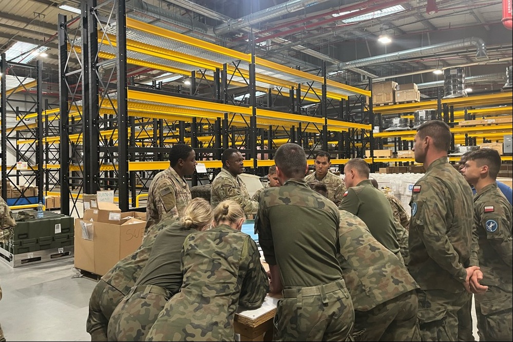 Soldiers from 1AD CAB train Polish counterparts at Powidz APS-2 site on SSA operations
