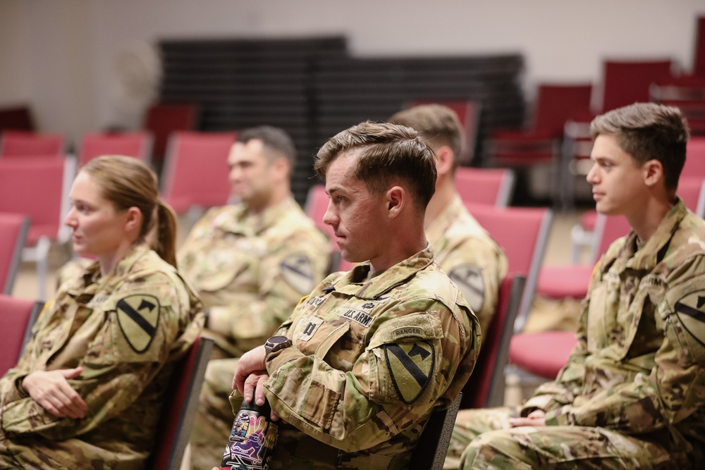 U.S. Army Pilots conduct mountain flying techniques class