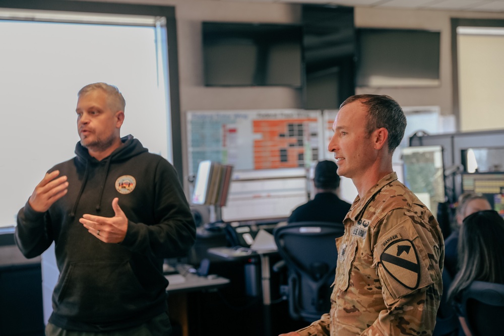 3rd Battalion, 227th Aviation Regiment Commander visits US Forest Service Headquarters