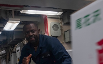 USS America (LHA 6) Conducts Stores Onload