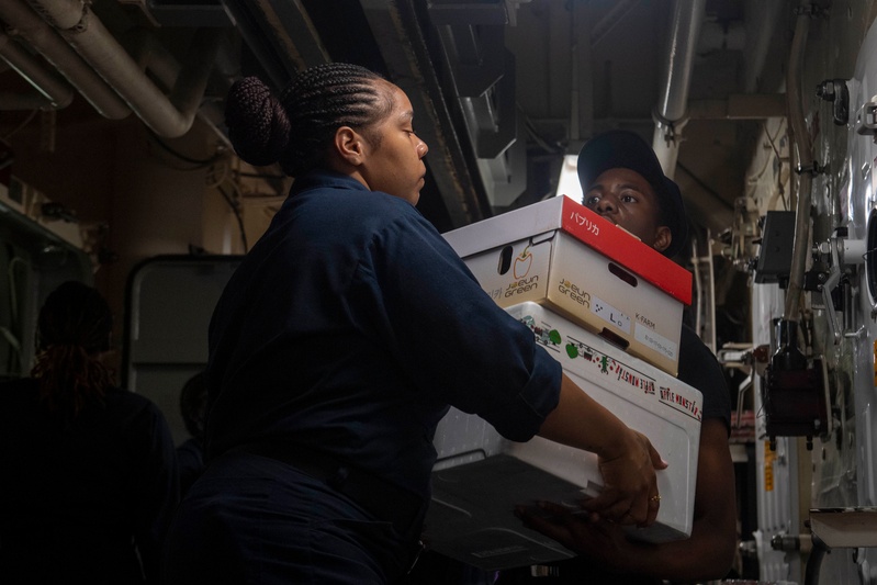 USS America (LHA 6) Conducts Stores Onload