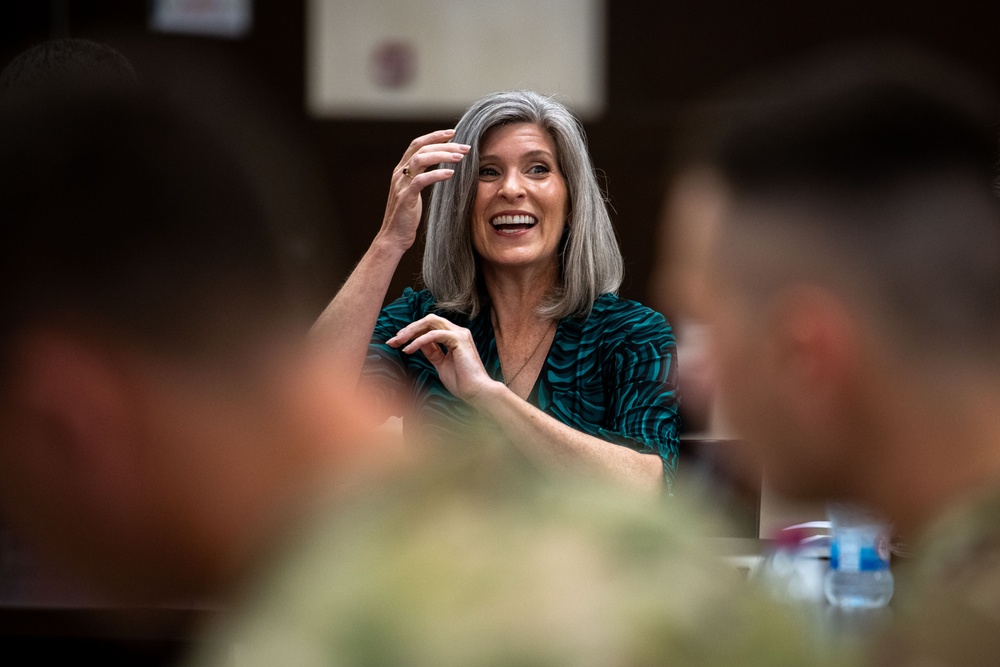 Sen. Ernst meets Airmen, Visits Innovation Force