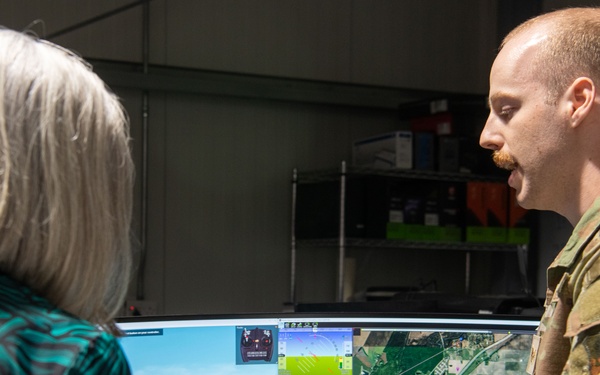 Sen. Ernst meets Airmen, Visits Innovation Force