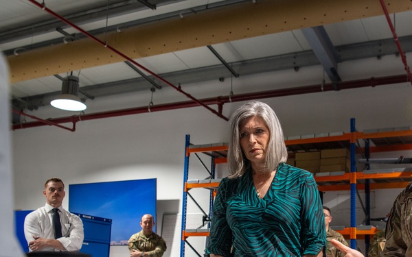 Sen. Ernst meets Airmen, Visits Innovation Force