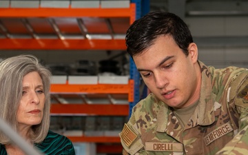 Sen. Ernst meets Airmen, Visits Innovation Force