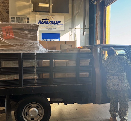 NAVSUP FLC Jacksonville LST supports USS St. Louis port visit