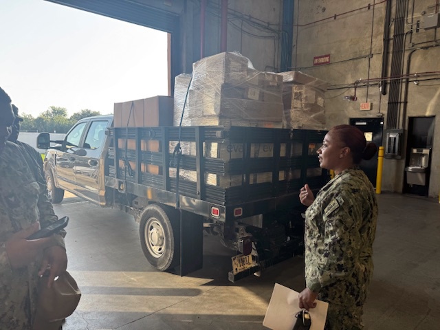 NAVSUP FLC Jacksonville LST supports USS St. Louis port visit