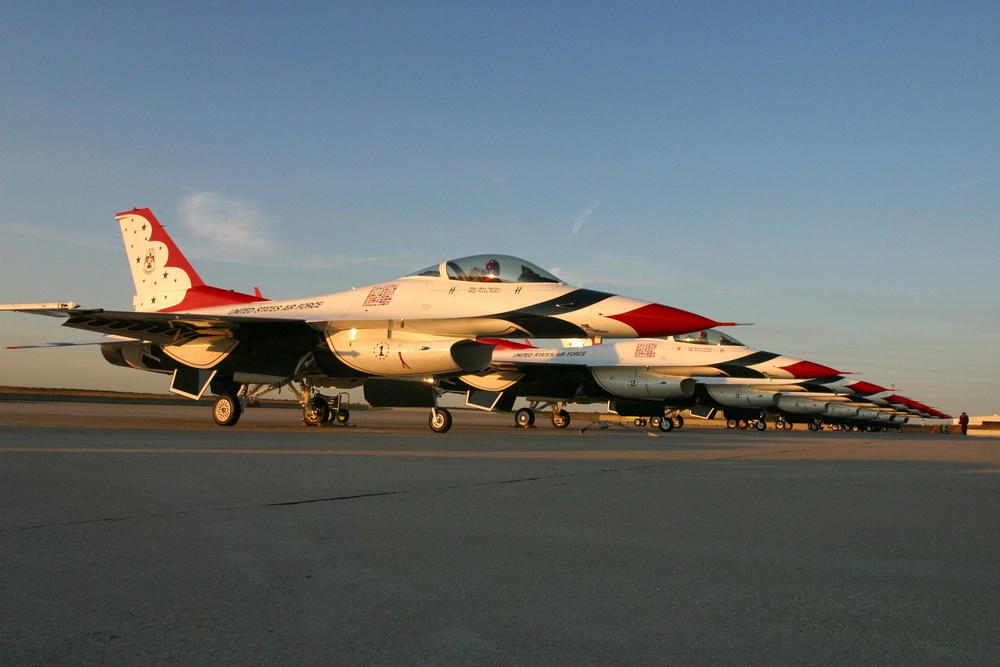 Thunderbirds arrive for first Atlantic City Air Show