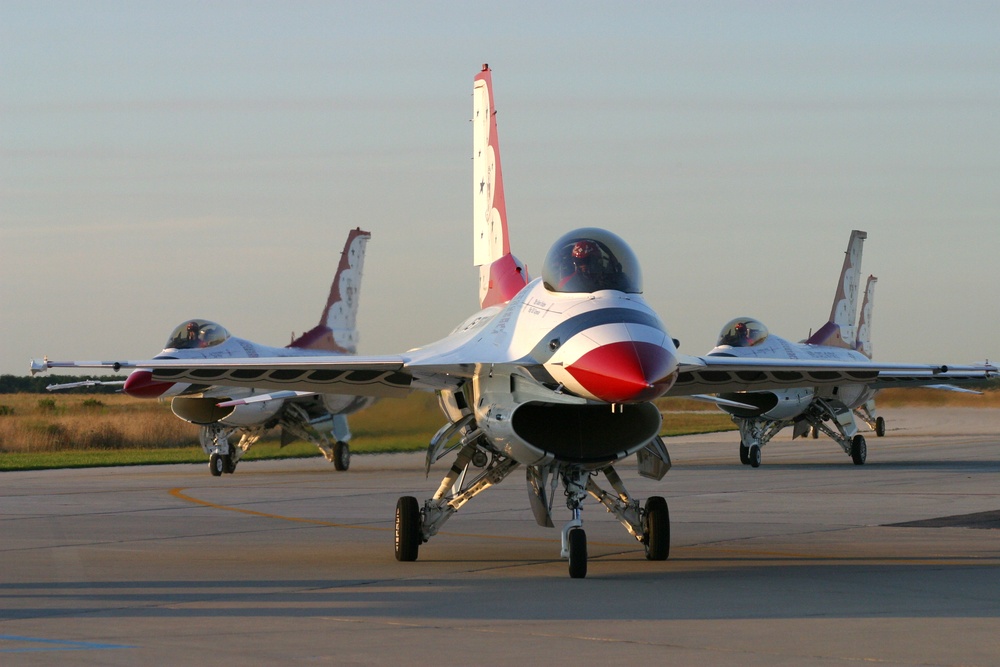 Thunderbirds arrive for first Atlantic City Air Show