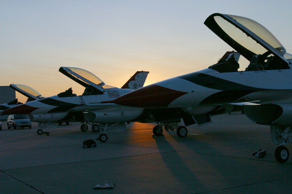 Thunderbirds arrive for first Atlantic City Air Show