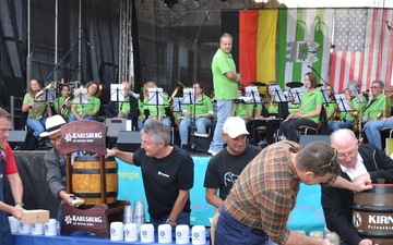 USAG Rheinland-Pfalz leaders strengthen German-American ties at Baumholder’s old city fest