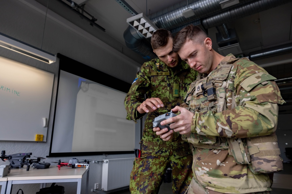 Estonian Land Forces show U.S. Soldiers drone operations