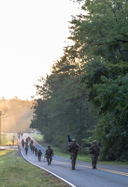 Fort Polk Soldiers test grit during E3B week, strive for excellence