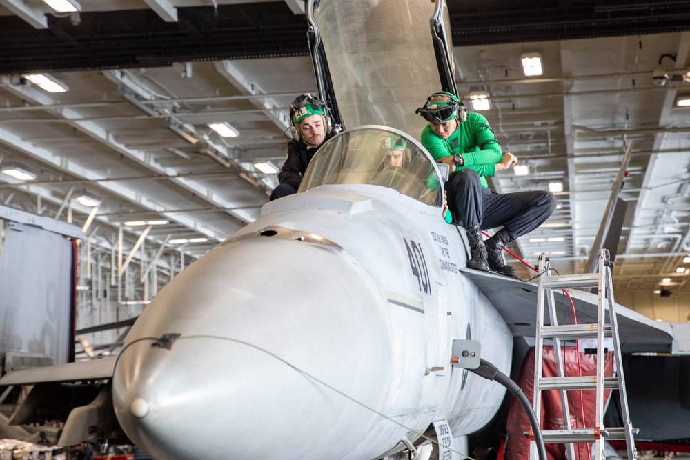 Abraham Lincoln participates in exercise Northern Edge 2025