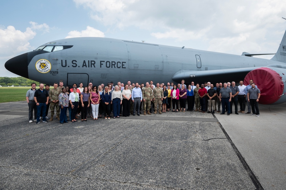 AFLCMC Future Tankers SPO Take Group Photo