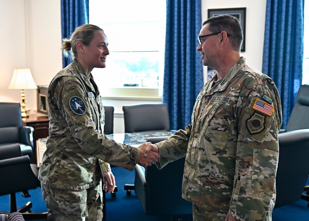 CSO Saltzman coins Maj. Gleason