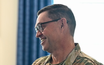 CSO Saltzman coins Maj. Gleason