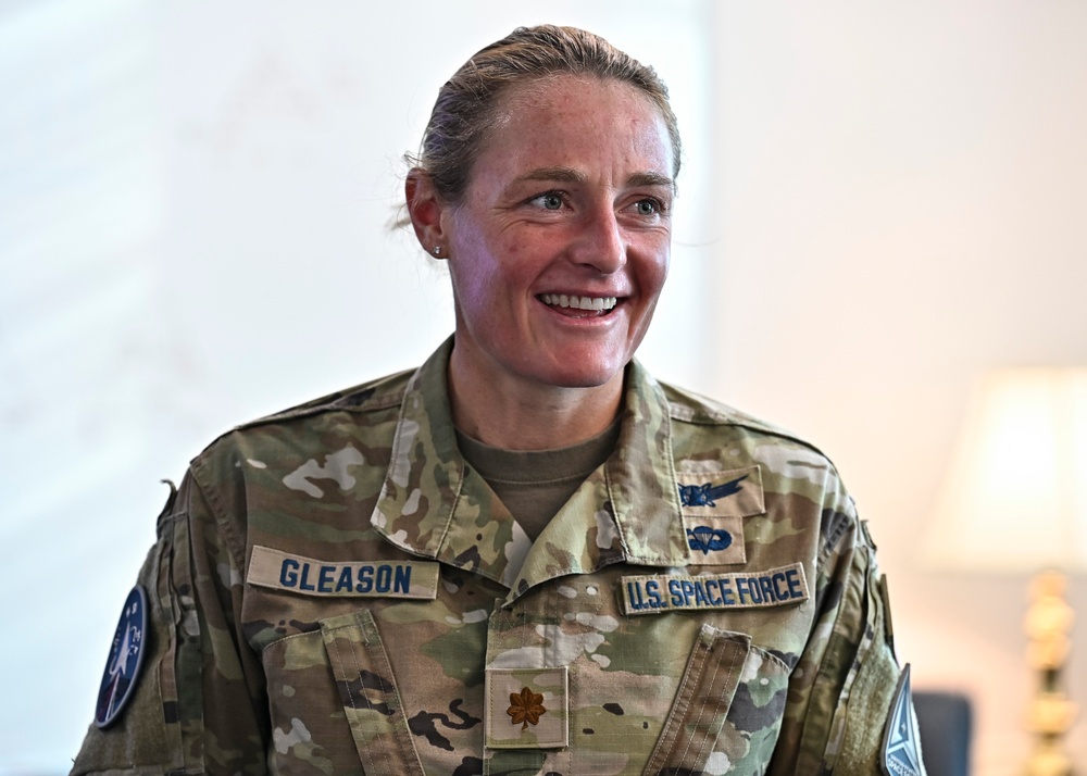 CSO Saltzman coins Maj. Gleason