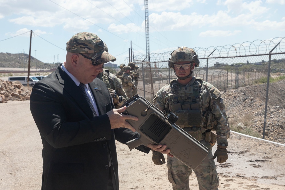 Senior advisers to the Secretary of Defense visit JTF-SB Soldiers at southern border