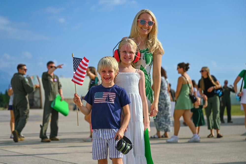 Friends and family welcome 555th FS pilots home