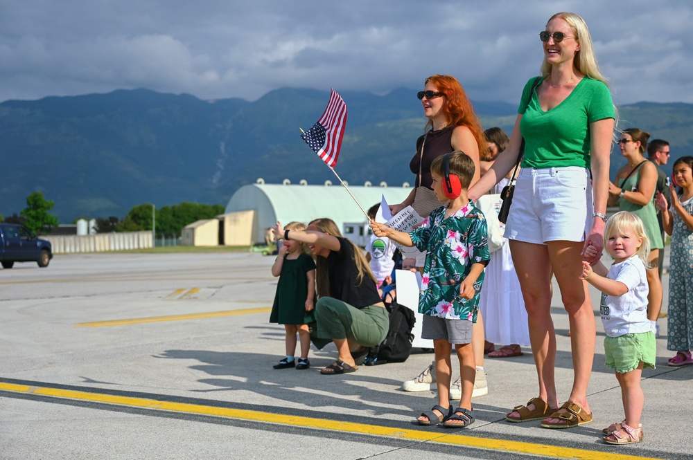 Friends and family welcome 555th FS pilots home