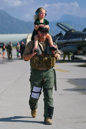 AFN Aviano Radio News: Wyverns Celebrate Staff Sergeant Release