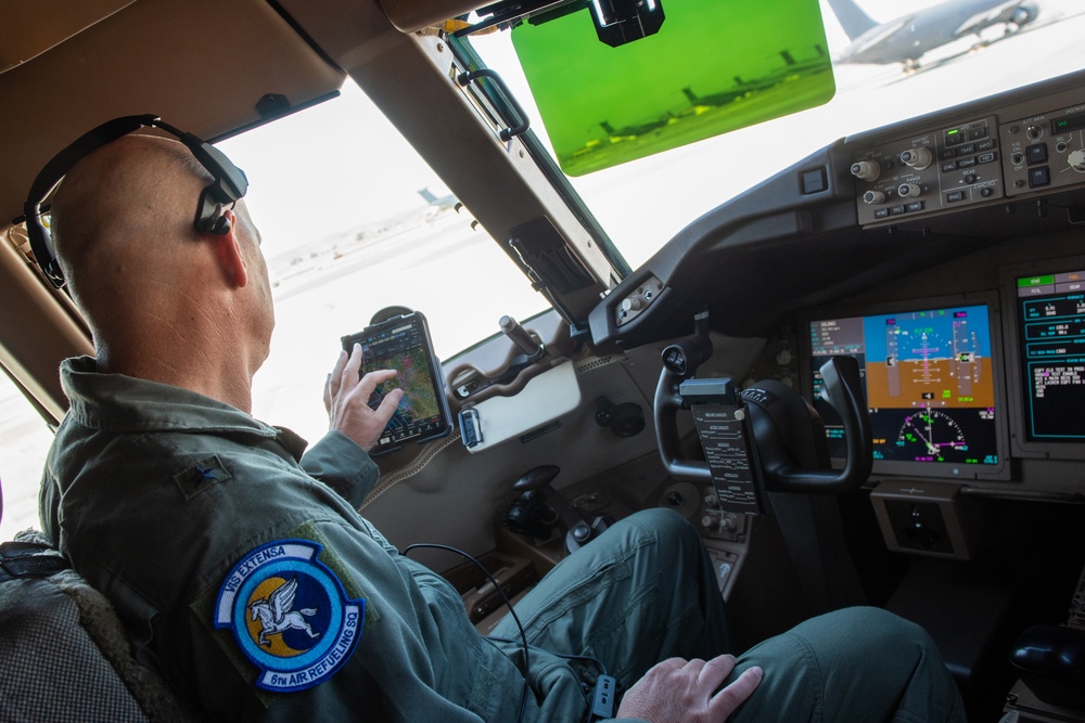 60th AMW/CC conducts fini-flight