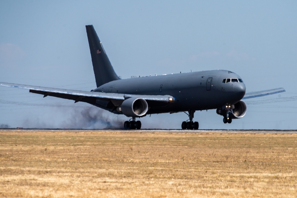 60th AMW/CC conducts fini-flight