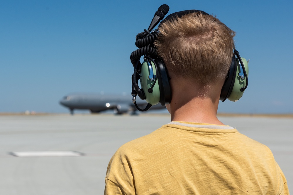 60th AMW/CC conducts fini-flight