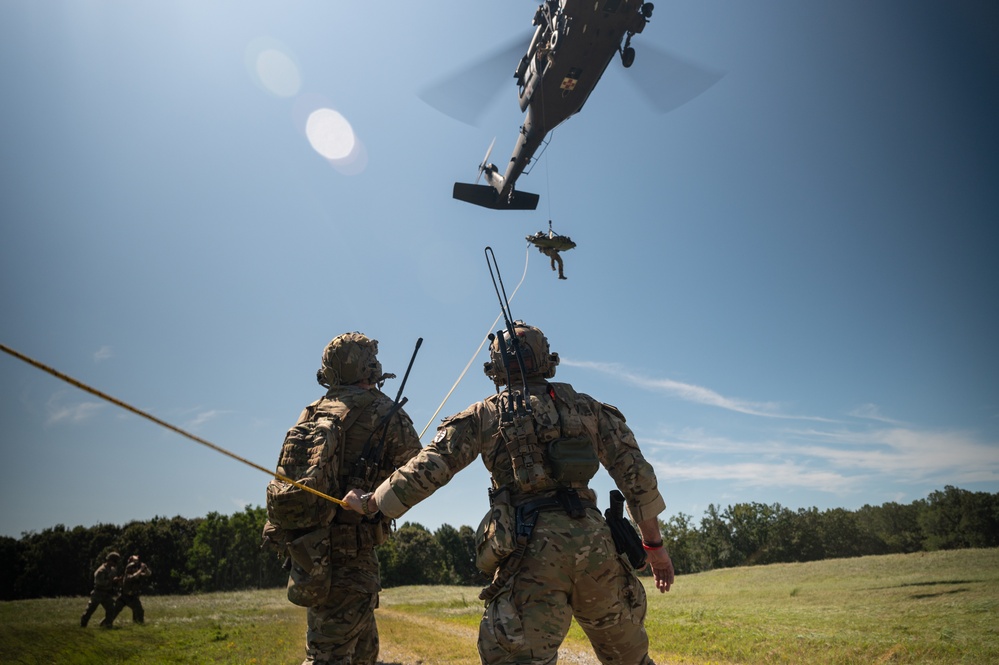 Green Berets, Virginia National Guard conduct helicopter medical evacuation training