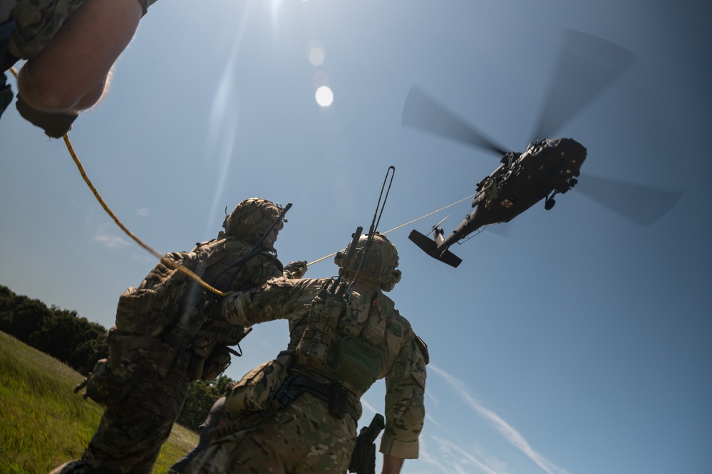 Green Berets, Virginia National Guard conduct helicopter medical evacuation training