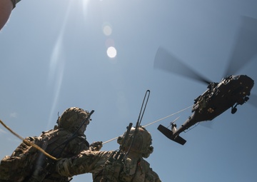 Green Berets, Virginia National Guard conduct helicopter medical evacuation training