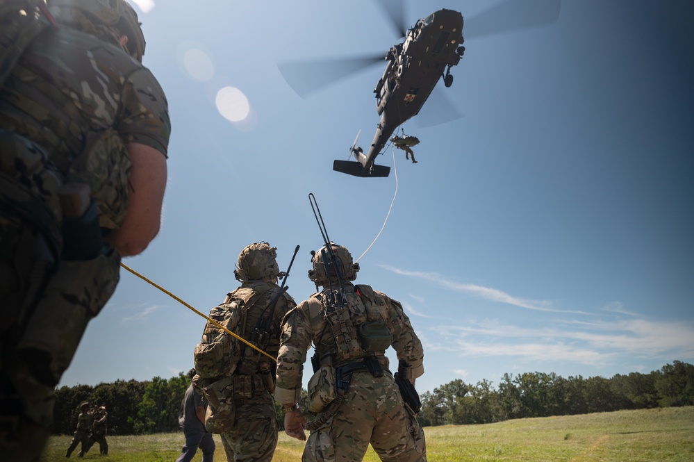 Green Berets, Virginia National Guard conduct helicopter medical evacuation training