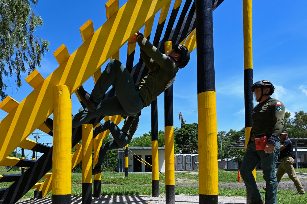 Fuerzas comando 2025 Obstacle Course