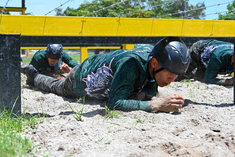 Fuerzas comando 2025 Obstacle Course